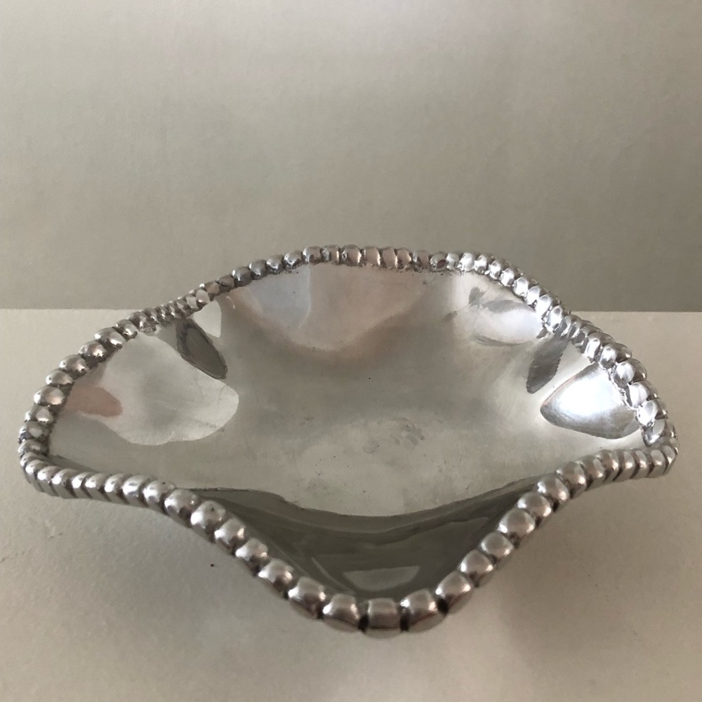 Small Pearled wavy trinket bowl